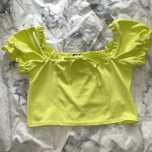 🩷Free🩷Frill Edge Crop Top - Picture 3 of 9